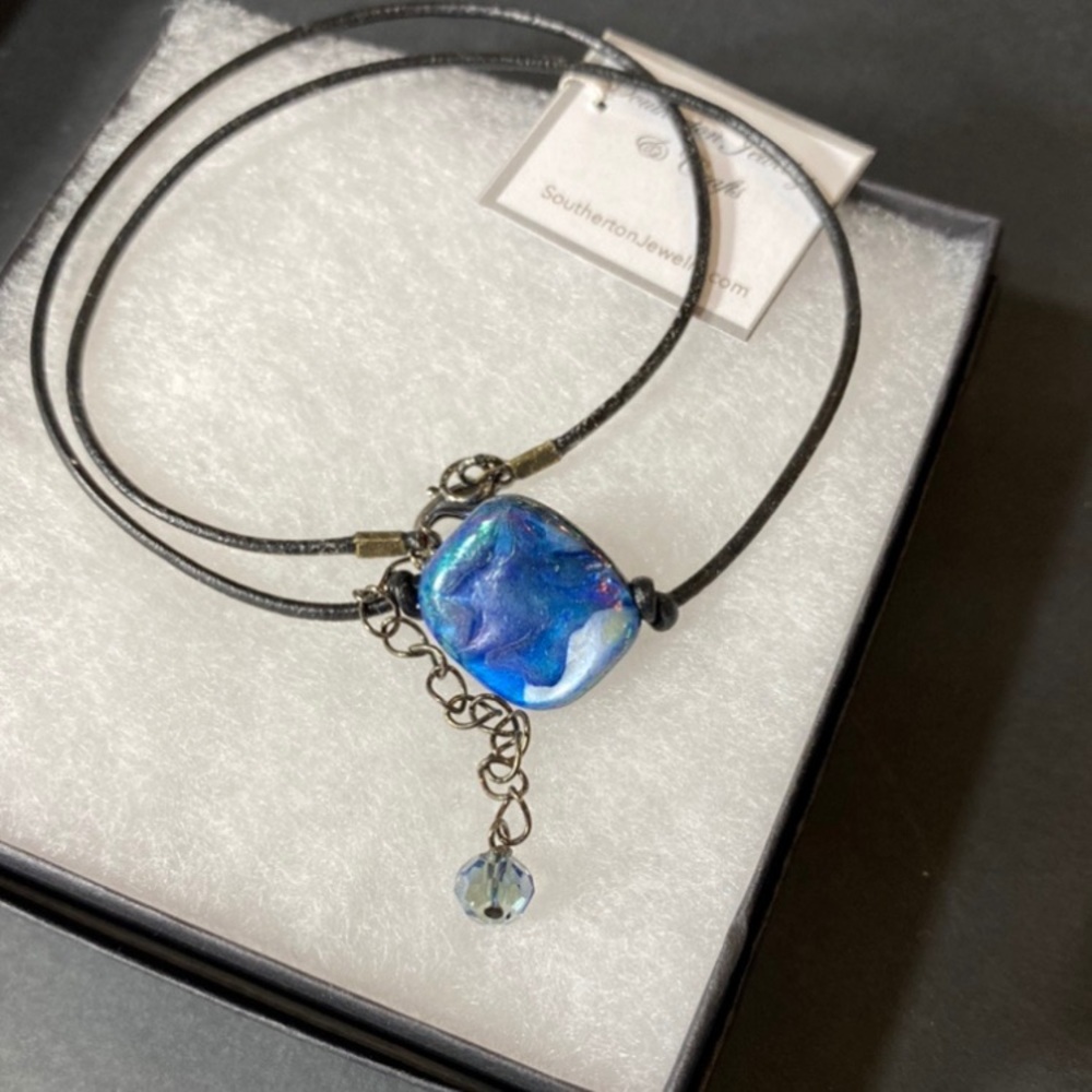 SJC Opalescent Blue Mother of Pearl Necklace - Picture 4 of 7